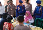 Isi-Hari-Bhayangkara-Ke-79,-Polresta-Sidoarjo-Gelar-Pengobatan-Gratis-dan-Bagikan-Sembako-di-Balongbendo
