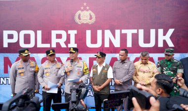 Wakapolri--Polri-Terus-Percepat-Pemulihan-Infrastruktur-dan-Kebutuhan-Dasar-Warga-Pascabencana-di-Padang-Pariaman