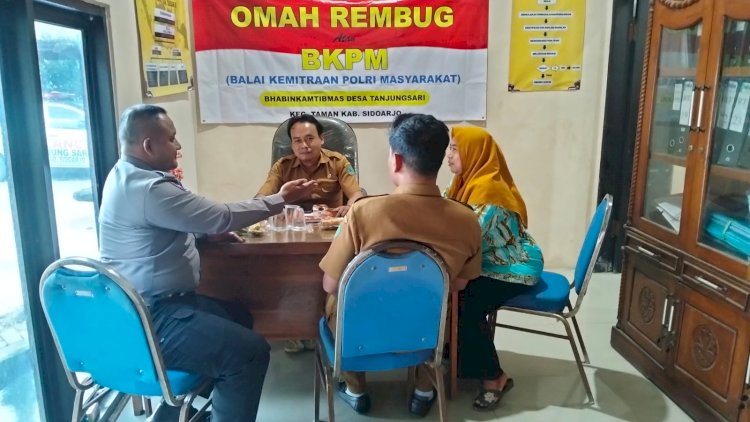 Bhabinkamtibmas-Polsek-Taman-Bersama-Omah-Rembug-Mediasi-Permasalahan-Warga-Desa-Tanjungsari-Secara-Kekeluargaan