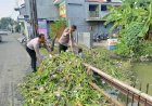Cegah-Banjir,-Bersama-Bersihkan-Sungai-Desa-Sekardangan-dari-Enceng-Gondok