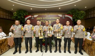 Terima-Penghargaan-dari-Kapolda-Jatim,-Polres-Kediri-Raih-Juara-1-Aplikasi-Siap-Semeru
