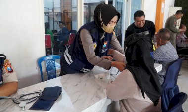 Pasca-Pungut-Suara-Pemilu-2024-Polrestabes-Surabaya-Masih-Beri-Layanan-Kesehatan-Bagi-Petugas-KPPS