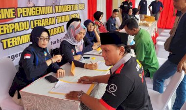 Polisi-Cek-Kesehatan-dan-Tes-Urine-Kru-Bus-Pastikan-Mudik-Aman