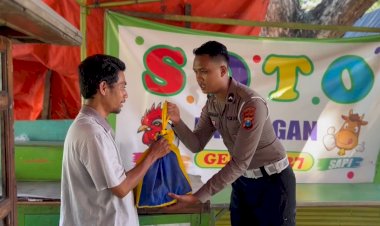 Jelang-Hari-Bhayangkara-ke-78,-Satlantas-Polresta-Sidoarjo-Berbagi-Sembako-dan-Edukasi-Tertib-Berlalu-Lintas