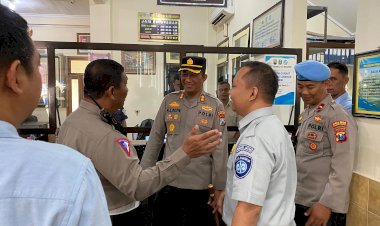 Kapolres-Lumajang-Sidak-Samsat-Pastikan-Layanan-Prima-Bersih-dari-Calo