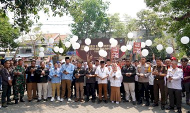 Polres-Ponorogo-Fasilitasi-Paslon-Gelar-Deklarasi-Damai-Pilkada-2024-Nyayikan-Lagu-Kemesraan