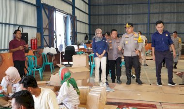 Polres-Pacitan-dan-KPU-Lakukan-Pengecekan-Kesiapan-Logistik-Pilkada-2024-Jelang-Coblosan