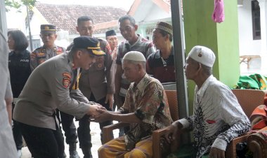 Polres-Mojokerto-Beri-Santunan-Duka-Kepada-Korban-Ledakan-di-Puri