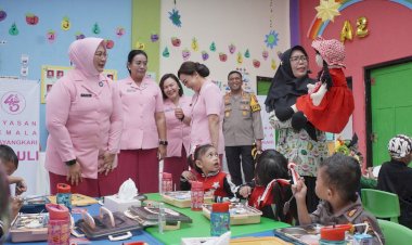 Yayasan-Kemala-Bhayangkari-Daerah-Jatim-Bagikan-Makan-Bergizi-di-Sidoarjo