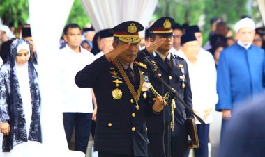 Kabareskrim-Pimpin-Upacara-Pemakaman-Eks-Wakapolri-Komjen-(Purn)-Syafruddin