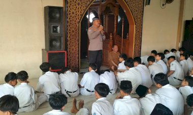 Kanit-Binmas-Polsek-Krian-Jadi-Narasumber-Pondok-Ramadan-di-SMPN-2