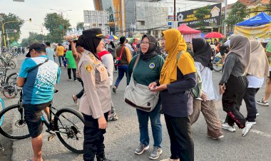 Polwan-Polresta-Sidoarjo-Humanis-Amankan-Car-Free-Day-Alun-alun-Sidoarjo
