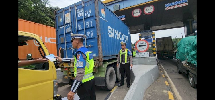 Operasi Keselamatan Semeru 2026 Ditlantas Polda Jatim Tertibkan Penggunaan Lajur Jalan Tol