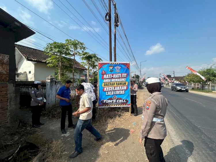 Polres Jember Masifkan Edukasi Berkendara Aman di Titik Rawan Kecelakaan